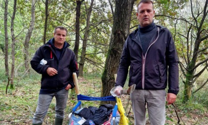 In cerca di funghi, l'ex sindaco scopre un bivacco di spacciatori