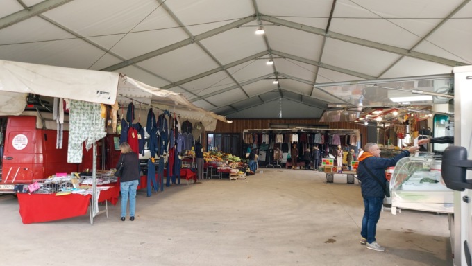 Lavori finiti in via Monte Nero, ma il mercato di Venegono resta al Pratone