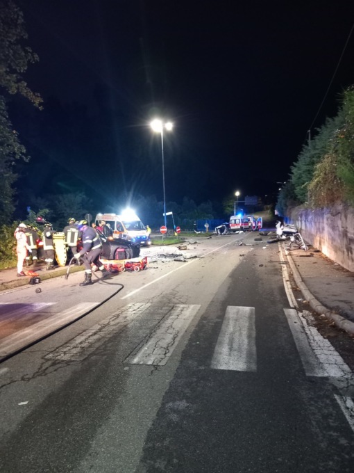 Schianto nella notte, ventenne in gravi condizioni
