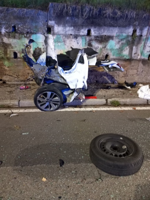 Schianto nella notte, ventenne in gravi condizioni