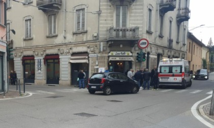 Ha un malore in auto e si scontra con un altro automobilista