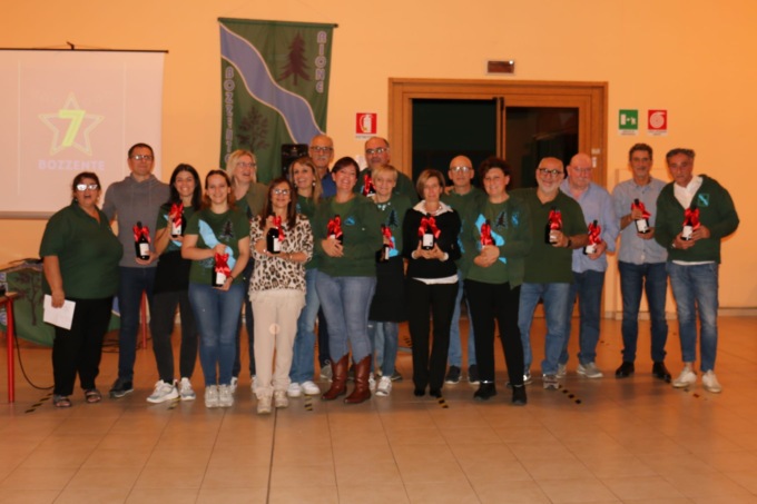 Il Bozzente festeggia la vittoria del palio