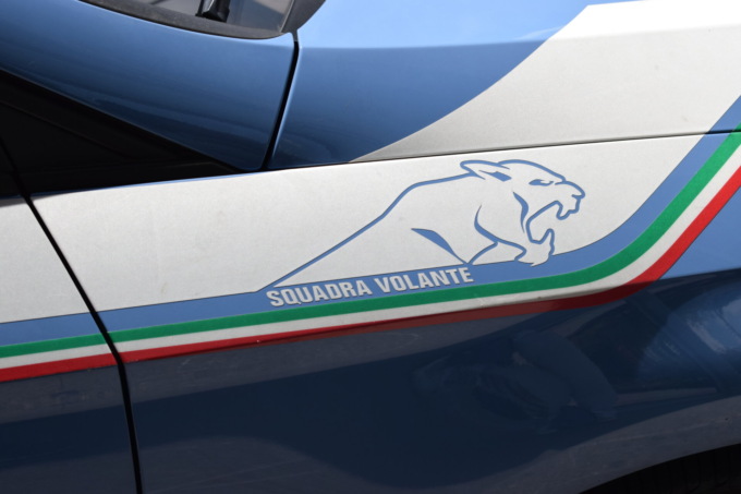 Ruba un’auto e scippa un’anziana: denunciato 44enne
