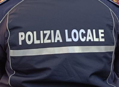 Ruba profumi in un market: beccato dalla Polizia locale