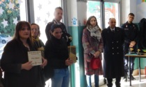 Carabinieri Forestali piantano un albero con gli studenti