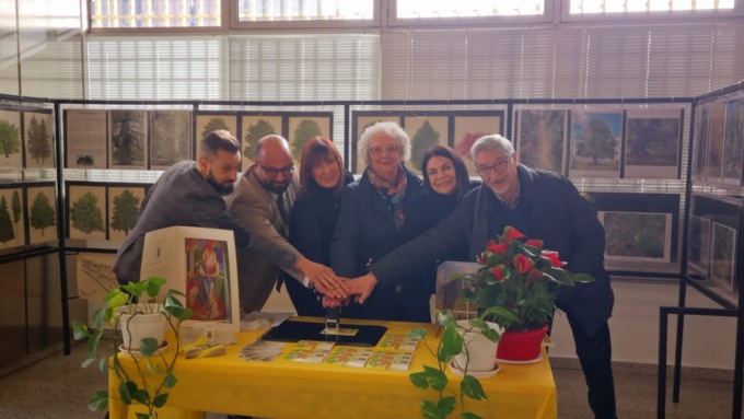 L’ufficio postale di Saronno ospita una mostra sugli alberi