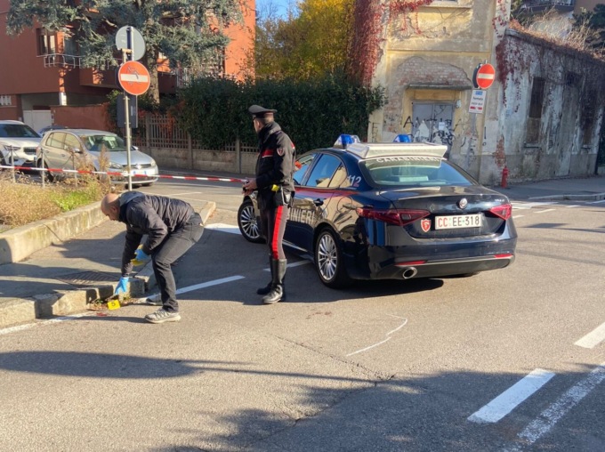 Spari in strada a Saronno: 37enne trasportato in ospedale