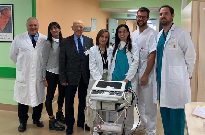 ACRC dona un ecografo al Dipartimento Cardiotoracovascolare della Sette Laghi