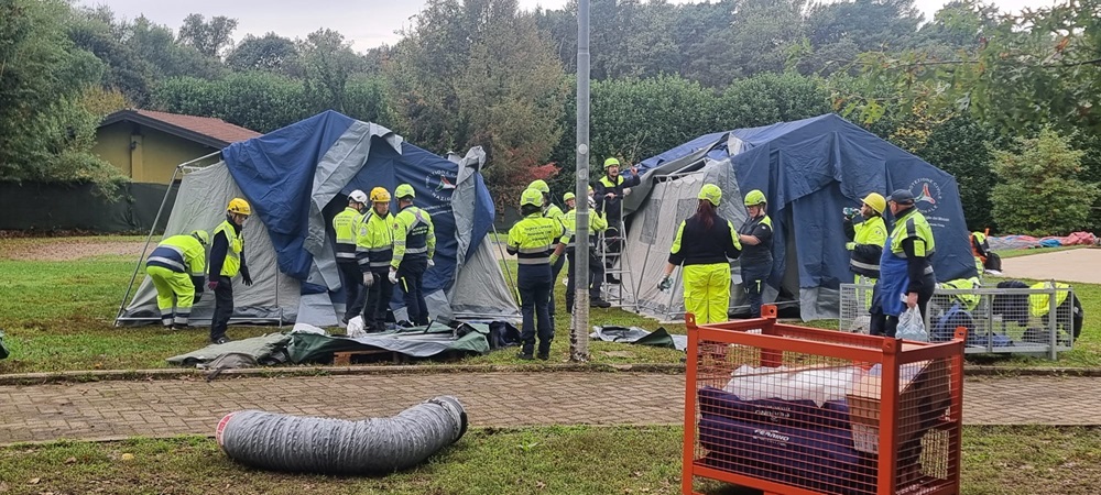 Protezione civile montaggio tende