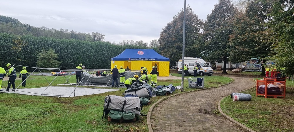 Protezione civile montaggio tende 2