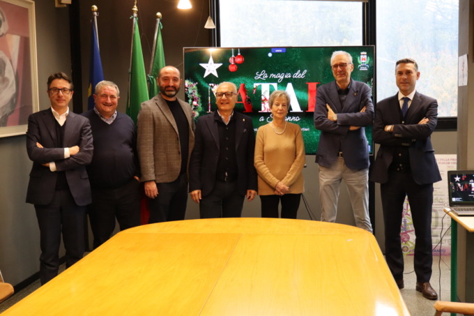 Trenino, luminarie, spettacoli e la renna per i selfie: Saronno si prepara per Natale