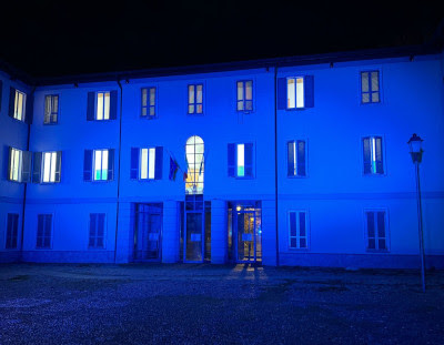 Il palazzo comunale di Ceriano si tinge di blu per i diritti dei bambini
