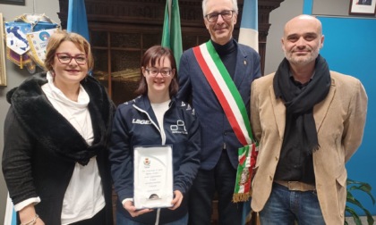 L'Amministrazione rende omaggio a Noemi, campionessa italiana di nuoto