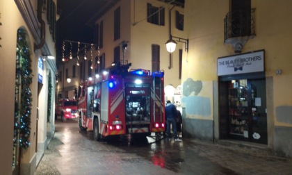 Fiamme in  via San Giacomo, l'appartamento è inagibile