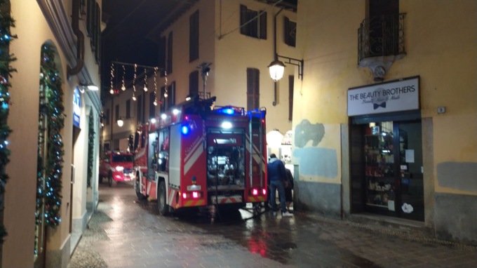Fiamme in  via San Giacomo, l’appartamento è inagibile