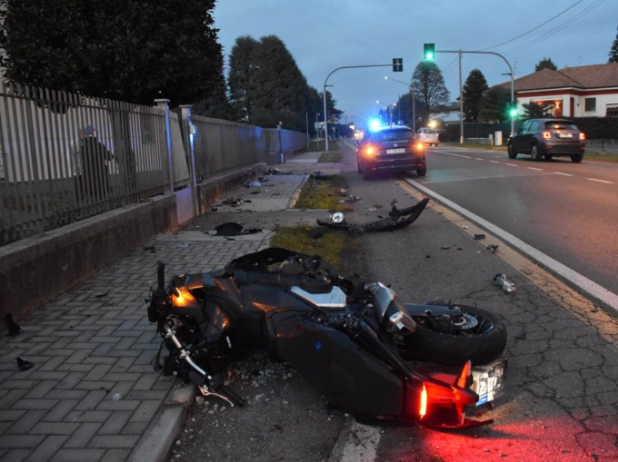 Incidente lungo la Provinciale a Limido, due persone ferite