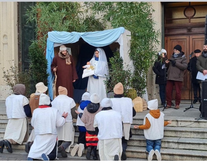 Torna il presepe vivente nella rinnovata piazza Libertà