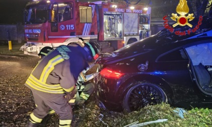 Schianto nella notte: uomo trasportato in ospedale