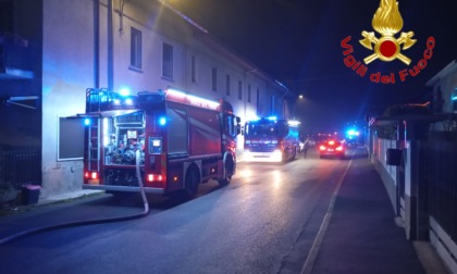 Incendio in un appartamento: inquilini trasportati in ospedale