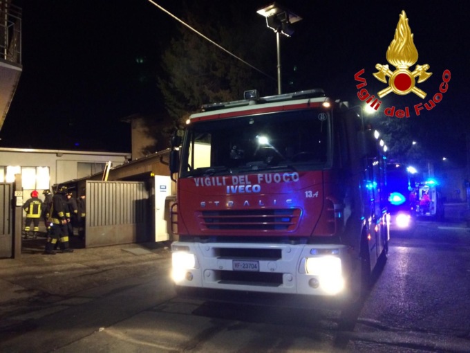 Incendio in un appartamento: proprietario trasportato in ospedale