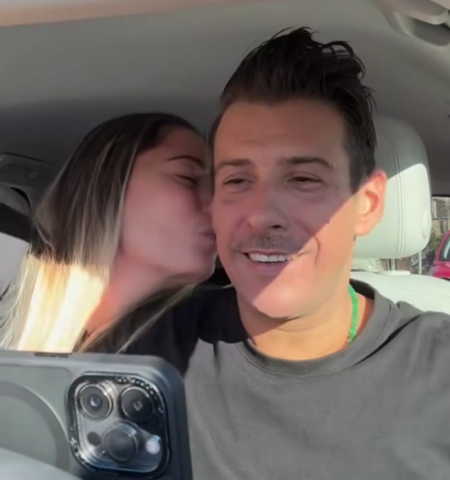 Gabbani a Sanremo: la festa con la fidanzata cislaghese