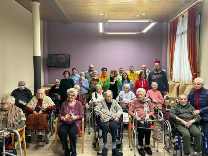 I rioni fanno visita ai “nonni” della rsa