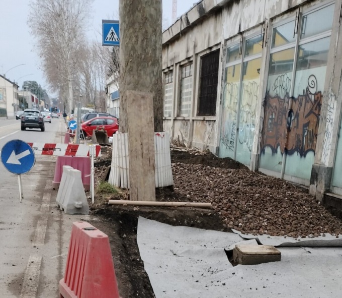 Avanzano i lavori per la pista ciclabile lungo la Varesina a Saronno