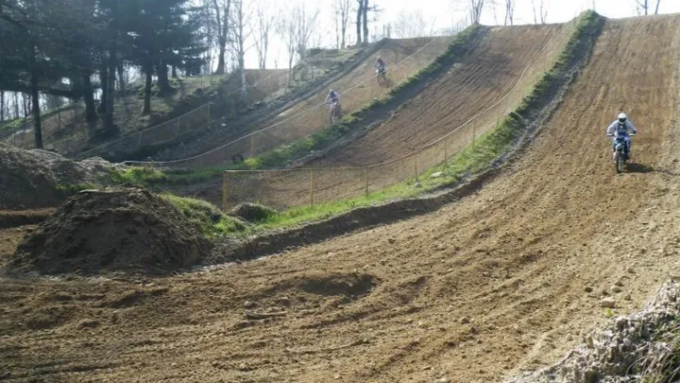Raccolta fondi per salvare la storica pista di motocross di Schianno