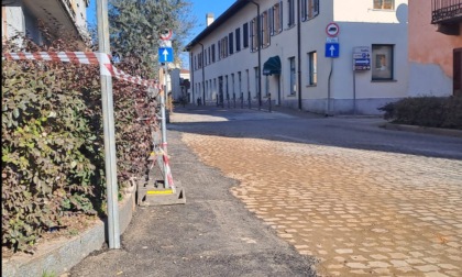 Catrame al posto di sanpietrini, il sindaco contro l'impresa