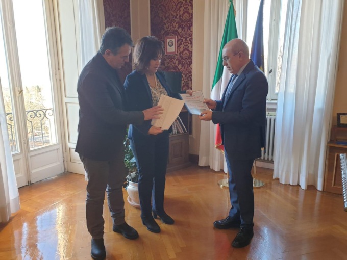 1300 firme dal Prefetto: i varesini chiedono un presidio fisso in centro