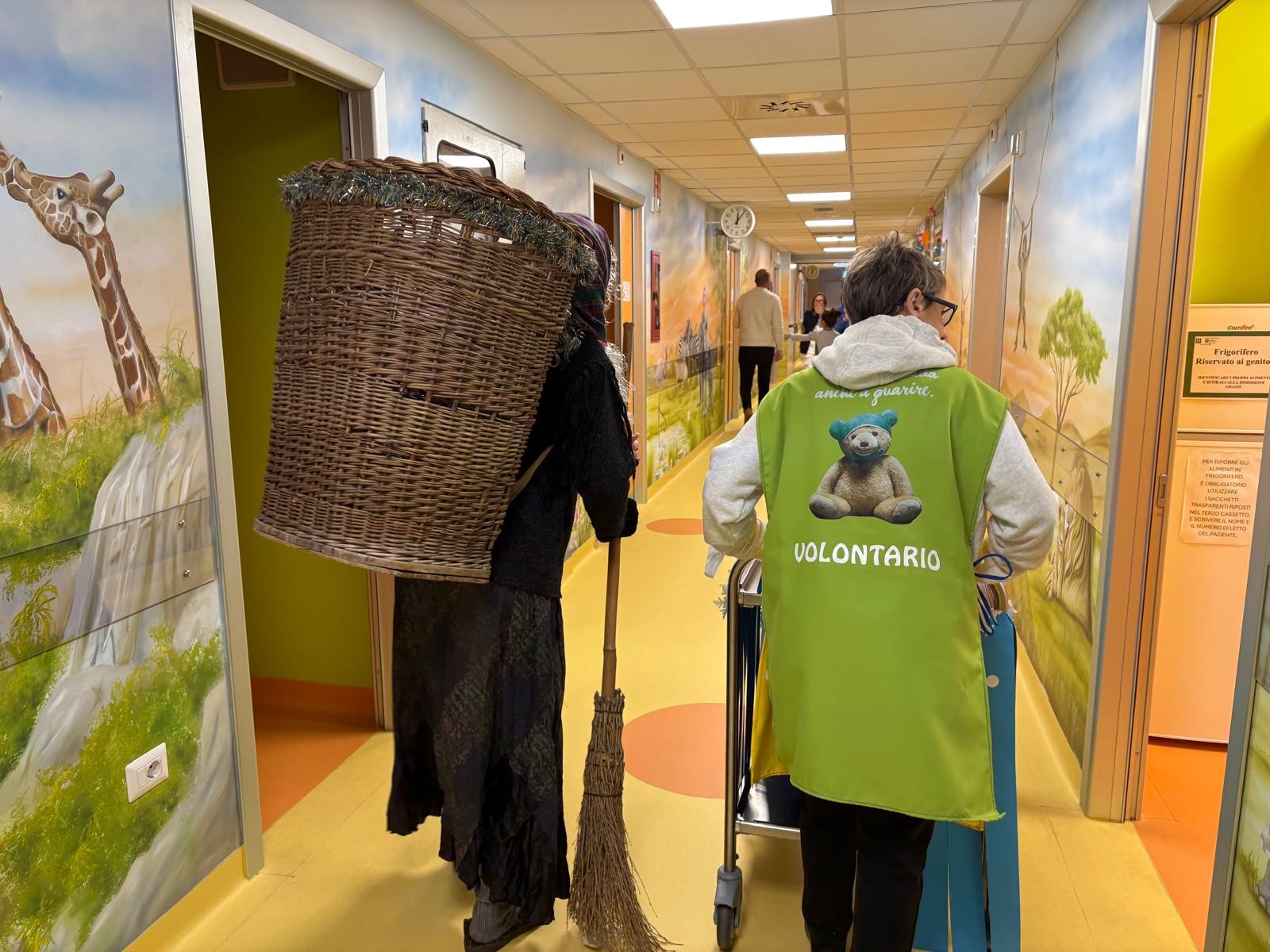 Befana all'Ospedale con i vigili del fuoco associazione Il Ponte del Sorriso