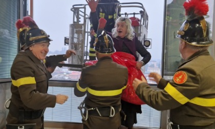 La Befana arriva in ospedale grazie ai Vigili del fuoco