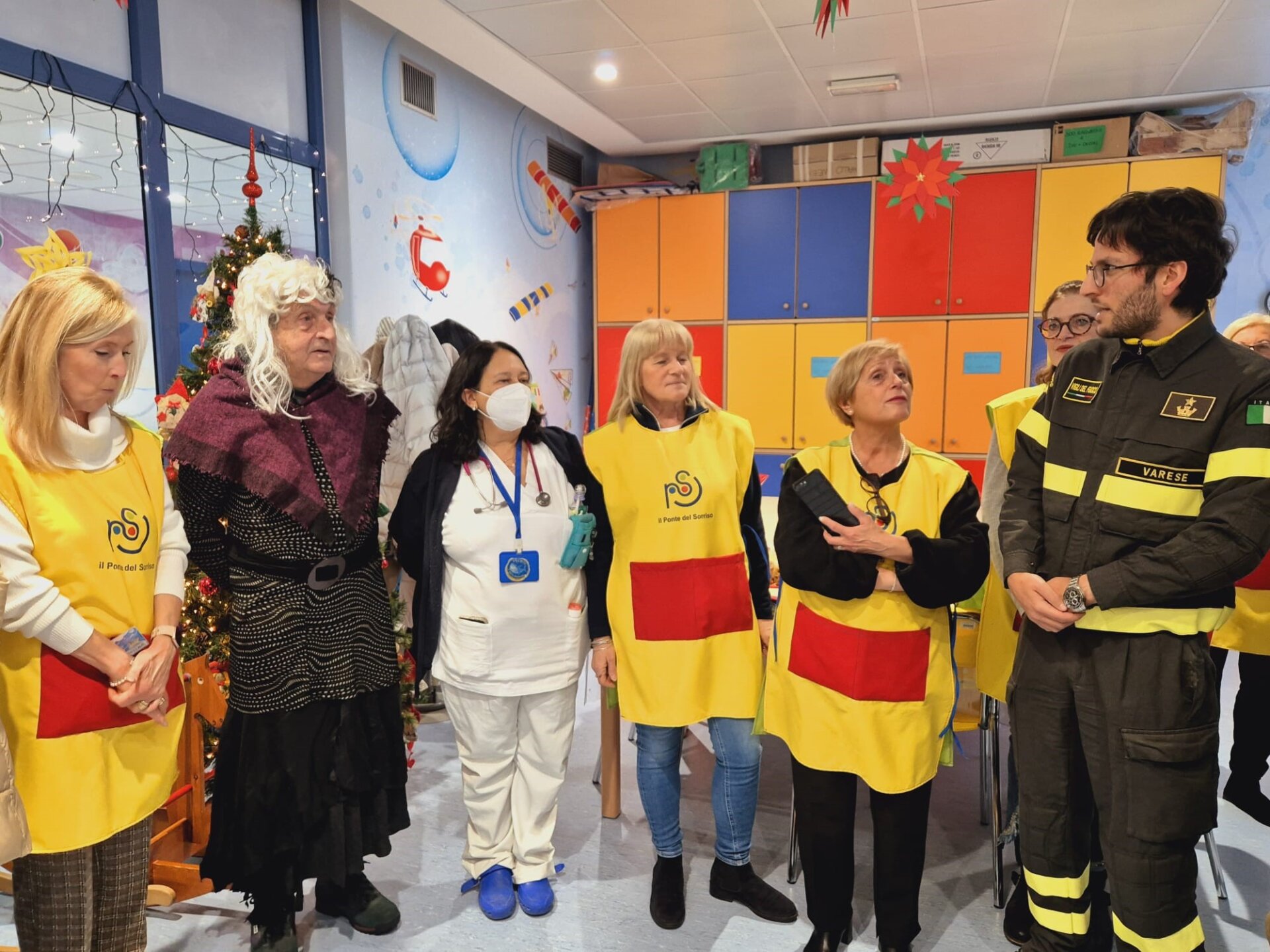 Befana all'Ospedale con i vigili del fuoco associazione Il Ponte del Sorriso