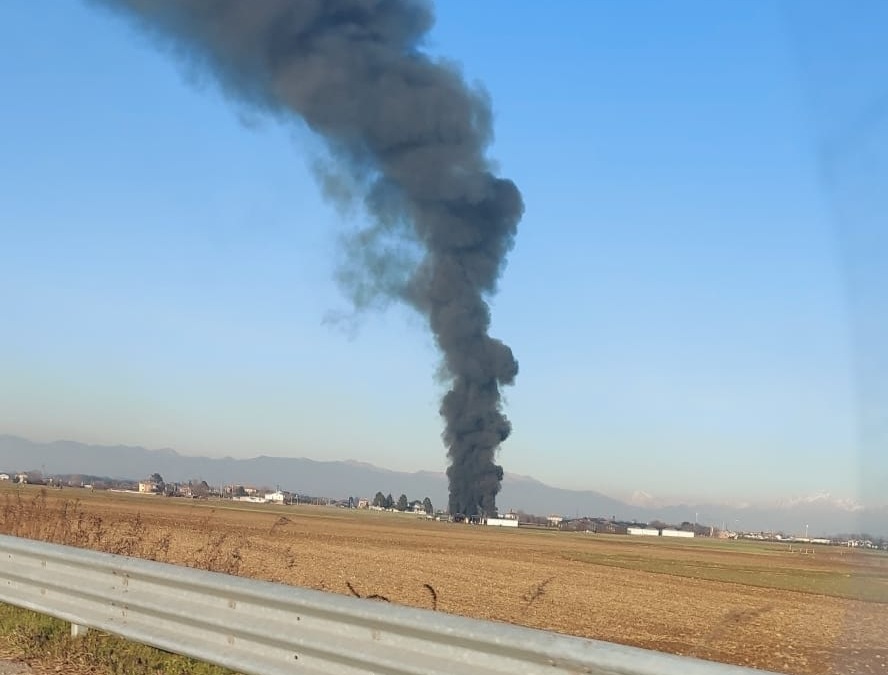 Incendio campo volo Cogliate