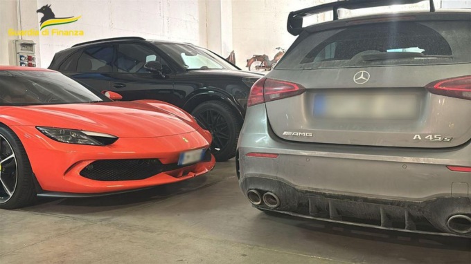 frode internazionale auto di lusso