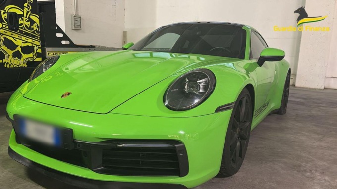 frode internazionale auto di lusso