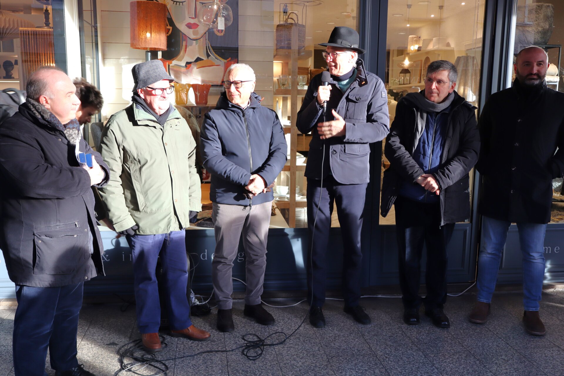 premiazione saronno vetrine natalizie radiorizzonti cinque