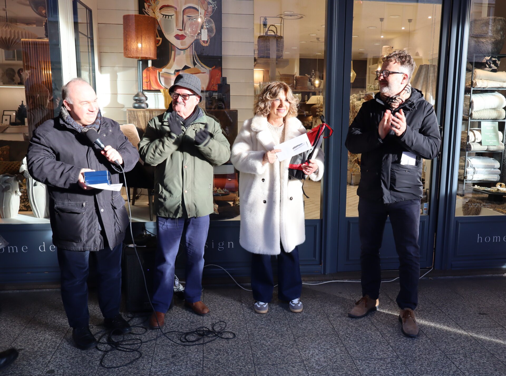 premiazione saronno vetrine natalizie radiorizzonti due