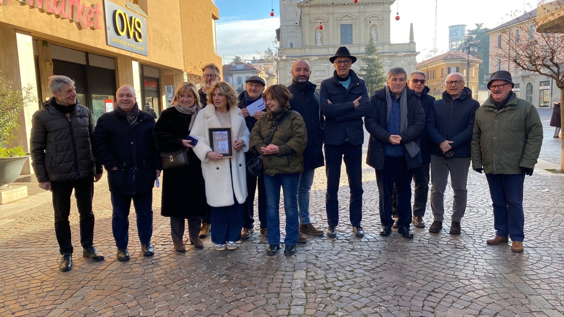 saronno premiazione vetrine natalizie radiozzonti