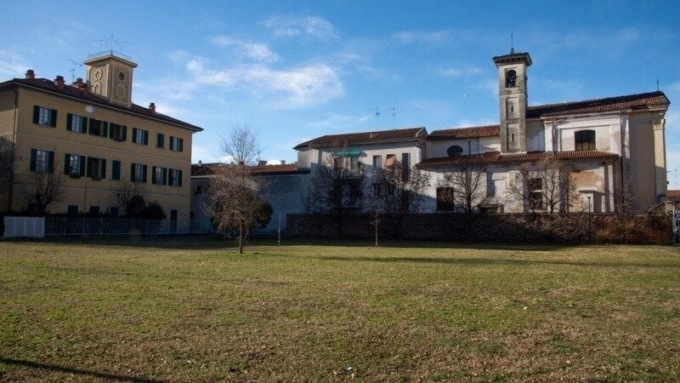 Petizione a Busto per salvare il prato dal parcheggio