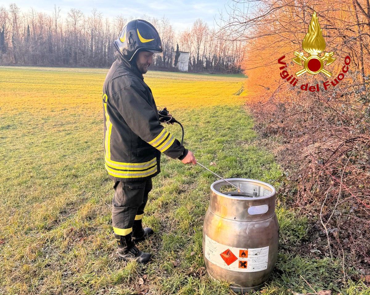 Fagnano Olona odore gas bidone vigili del fuoco