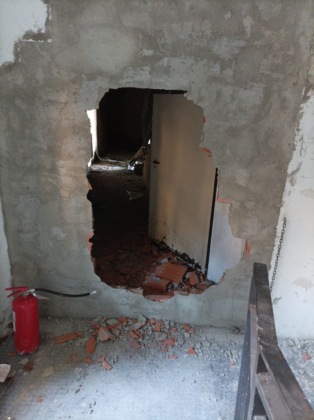 All’ospedale di Cuasso continuano i lavori e anche gli attacchi dei vandali