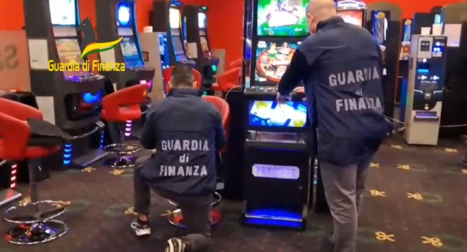 Controlli antiriciclaggio in 4 sale slot della provincia di Varese