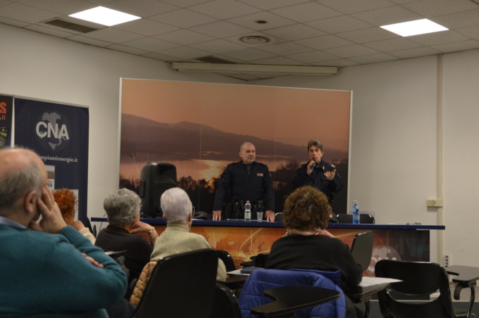 Lezione agli anziani per contrastare le truffe