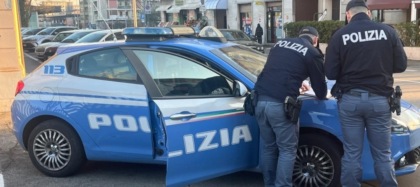 Sfonda la finestra della ex e la porta fuori casa: arrestato 48enne pregiudicato