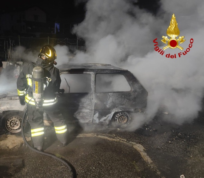 Auto in fiamme a Cugliate Fabiasco. Dentro, un cadavere