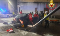 Si schianta con l'auto contro un muro, ferito un 21enne