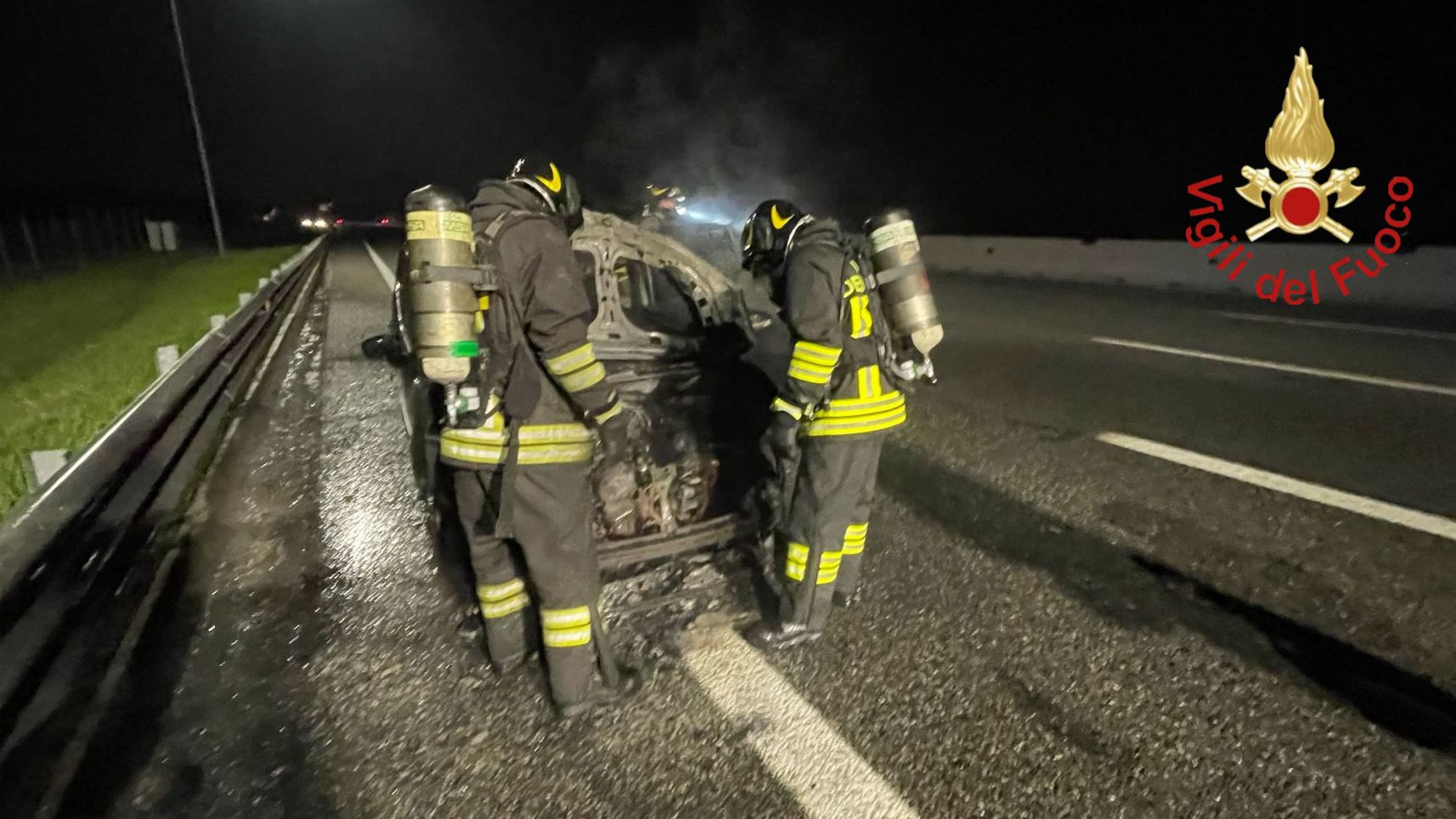 Auto in fiamme uscita Lomazzo