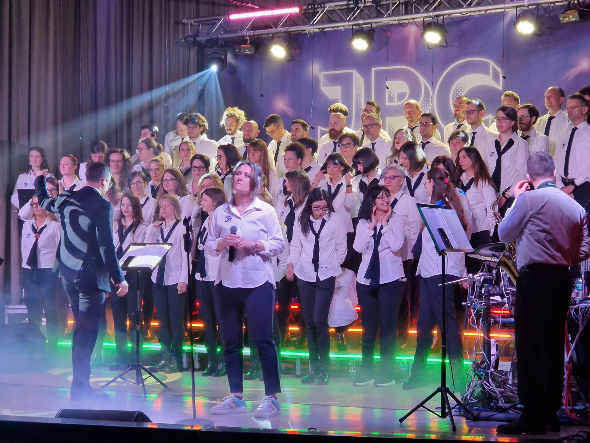 Il concerto “Un Sorriso vien Cantando” organizzato da Il Ponte del Sorriso con Gli amici di Margherita Rosa ha riempito il Teatro di Binago