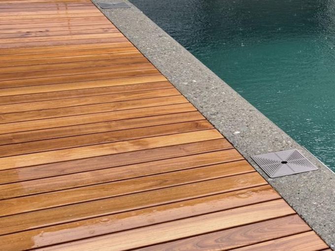 Decking in legno: la soluzione ideale per spazi esterni eleganti e funzionali